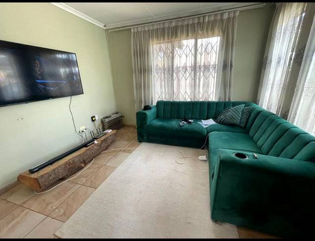 1 BEDROOM HOUSE FOR SALE IN PROTEA GLEN